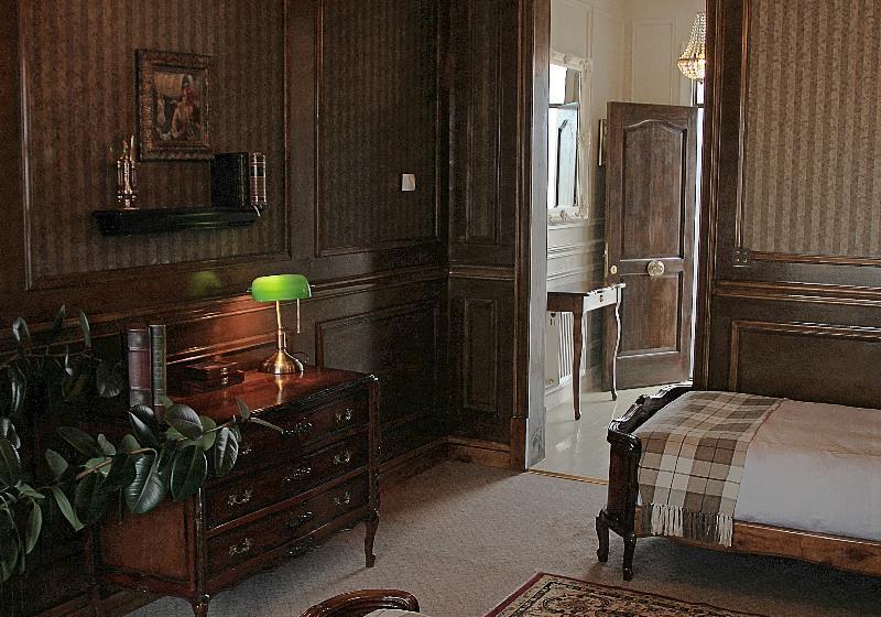 جناح جونيور, Vinnhaus