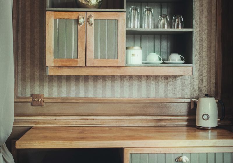 جناح جونيور, Vinnhaus