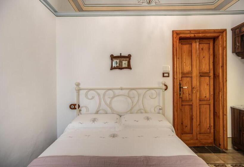 غرفة قياسية, Palazzo Stunis  Dimora Di Charme