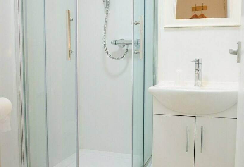 חדר סטנדרט, The Claremont