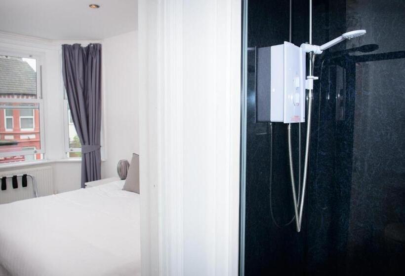 חדר סטנדרט, The Claremont