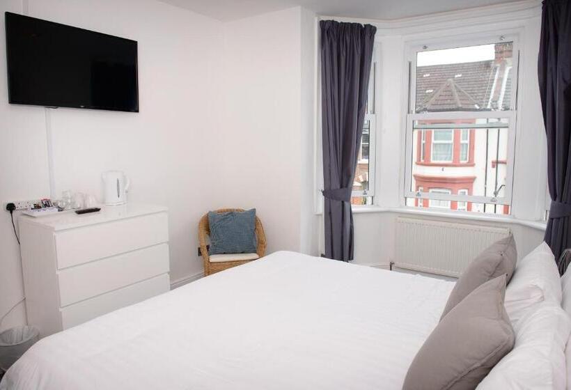 חדר סטנדרט, The Claremont