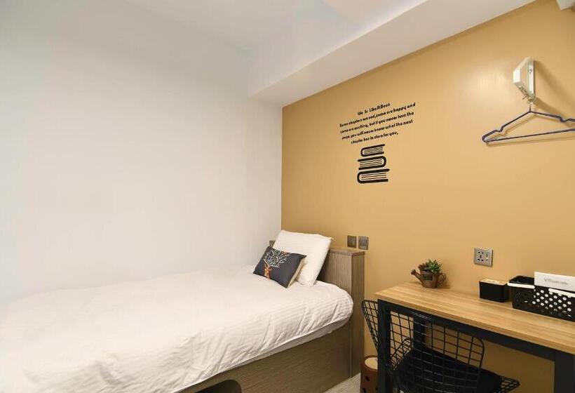 اتاق استاندارد یک تخته با سرویس بهداشتی مشترک, Flyinn Hostel