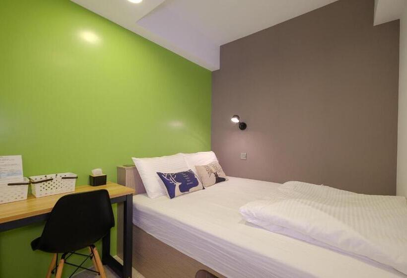 اتاق استاندارد با سرویس بهداشتی مشترک, Flyinn Hostel