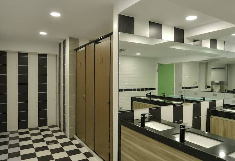 تختخواب در اتاق مشترک, Flyinn Hostel