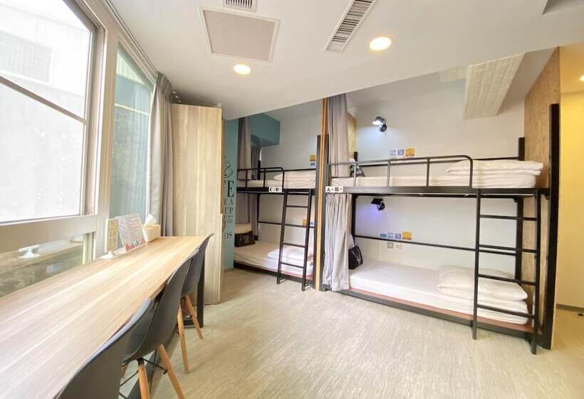 تختخواب در اتاق مشترک, Flyinn Hostel