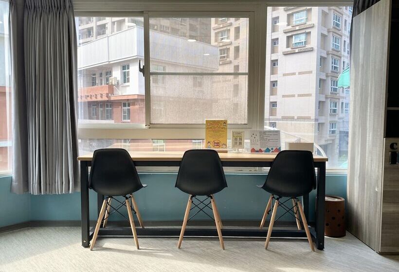 تختخواب در اتاق مشترک, Flyinn Hostel