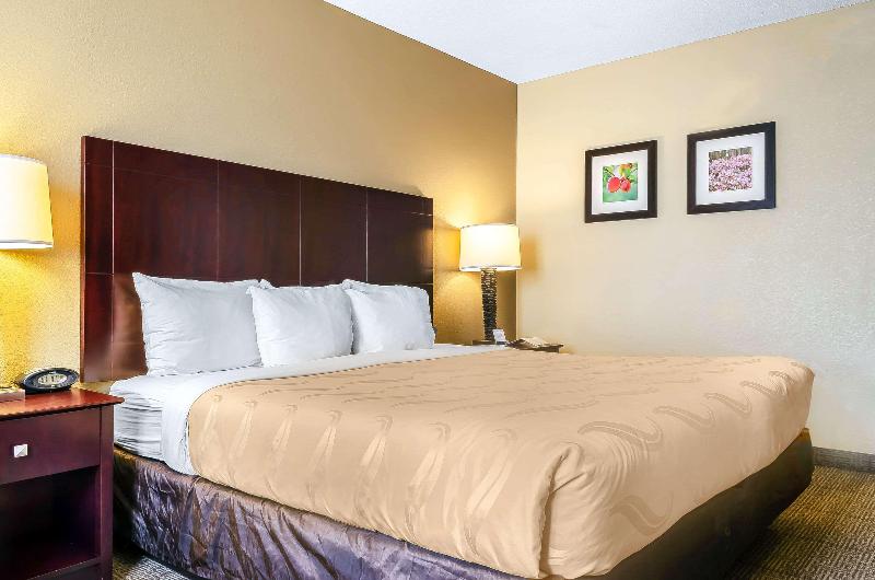 اتاق استاندارد با سرویس بهداشتی مشترک, Flyinn Hostel