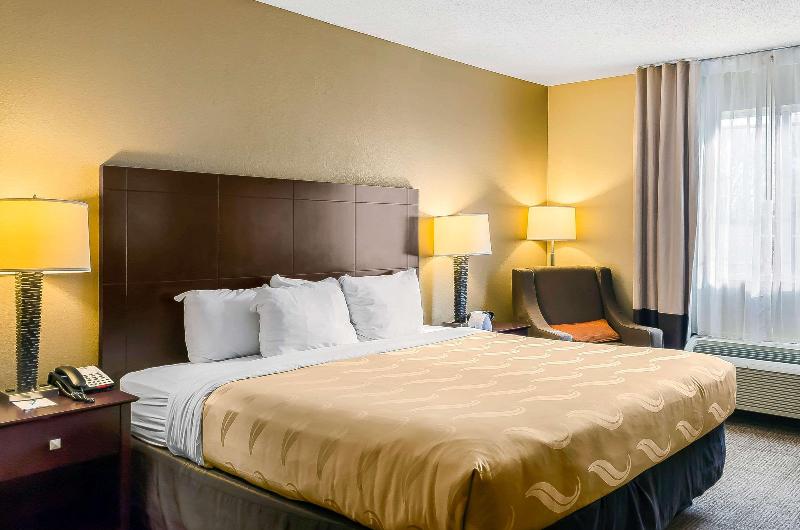 اتاق استاندارد با سرویس بهداشتی مشترک, Flyinn Hostel