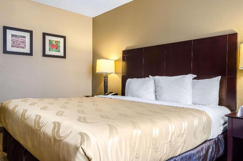 اتاق استاندارد با سرویس بهداشتی مشترک, Flyinn Hostel