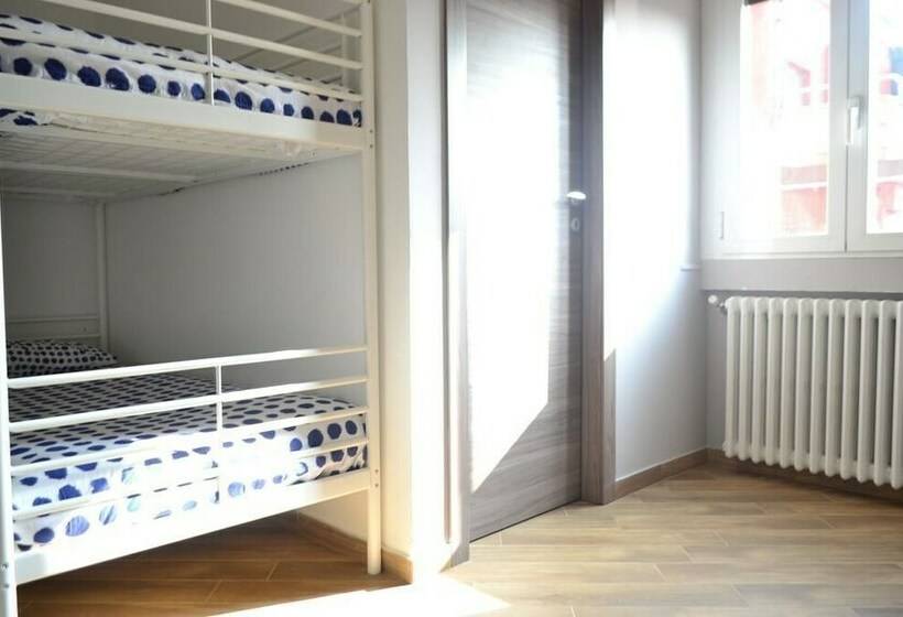 共用房间的床, Gloria Hostel Milano