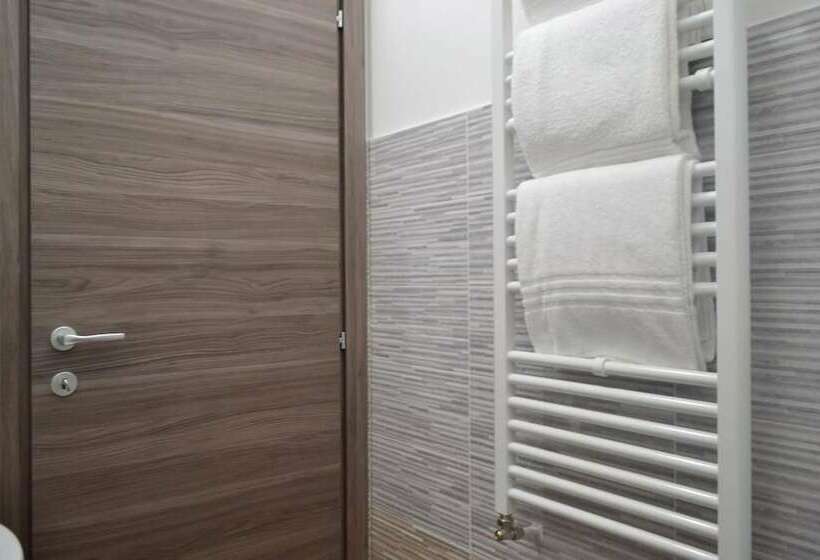 共用房间的床, Gloria Hostel Milano