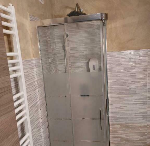 共用房间的床, Gloria Hostel Milano