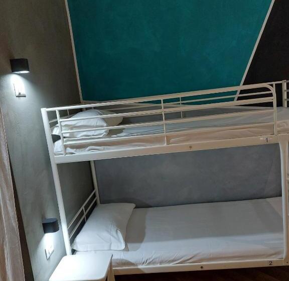 共用房间的床, Gloria Hostel Milano
