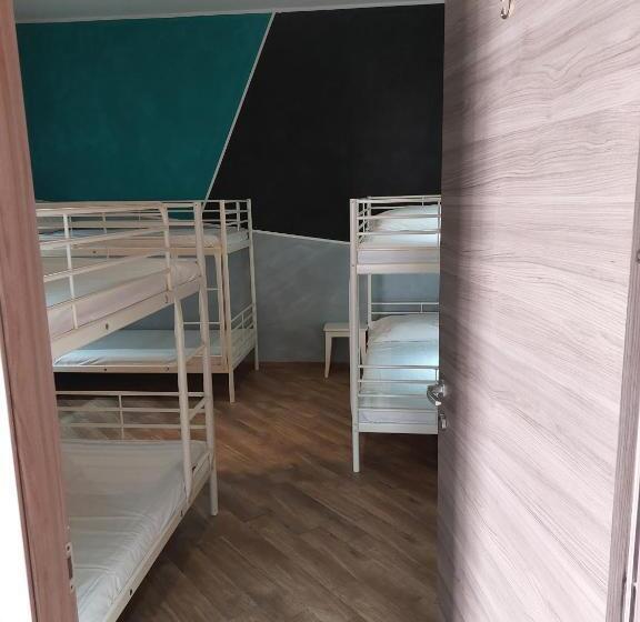 共用房间的床, Gloria Hostel Milano