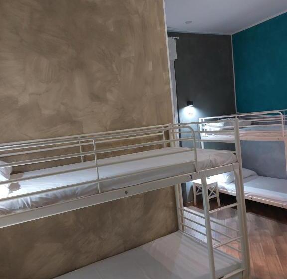 共用房间的床, Gloria Hostel Milano