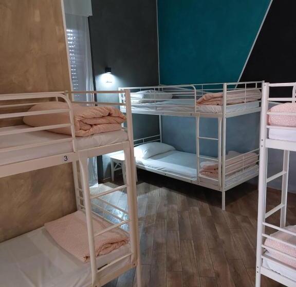 共用房间的床, Gloria Hostel Milano