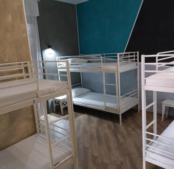 共用房间的床, Gloria Hostel Milano