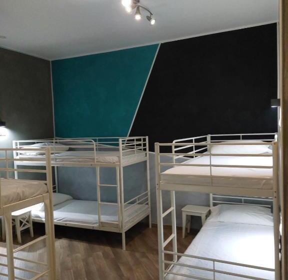 共用房间的床, Gloria Hostel Milano