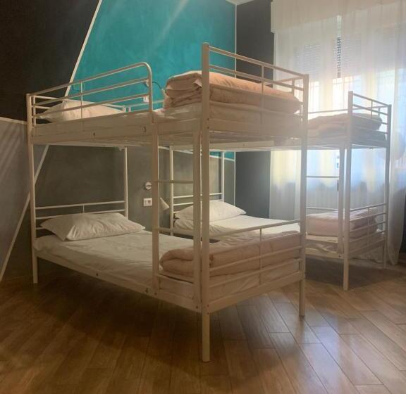 共用房间的床, Gloria Hostel Milano