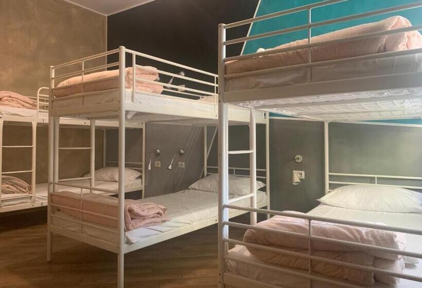 共用房间的床, Gloria Hostel Milano