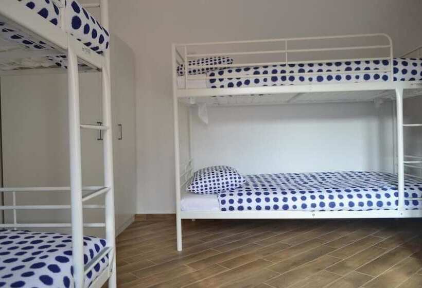 共用房间的床, Gloria Hostel Milano