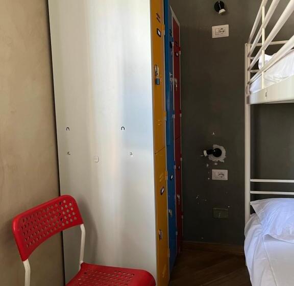 共用房间的床, Gloria Hostel Milano