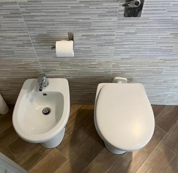 共用房间的床, Gloria Hostel Milano