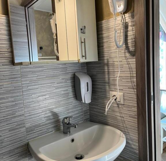 共用房间的床, Gloria Hostel Milano