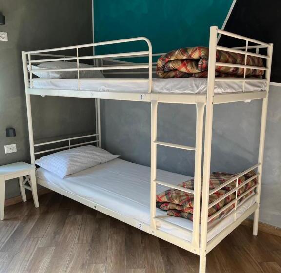 共用房间的床, Gloria Hostel Milano