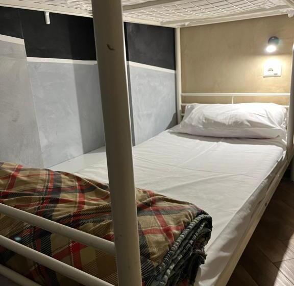 共用房间的床, Gloria Hostel Milano