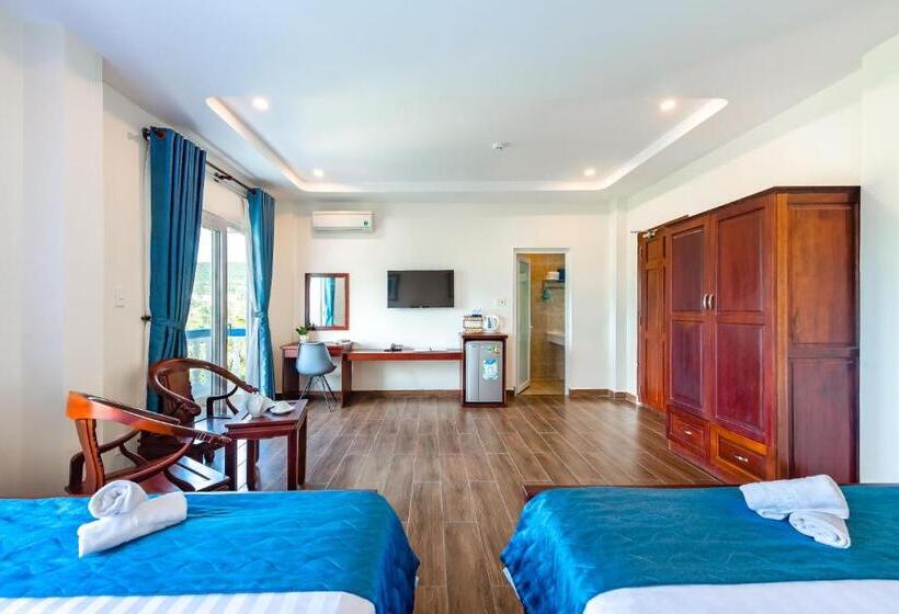 Family Room Garden View