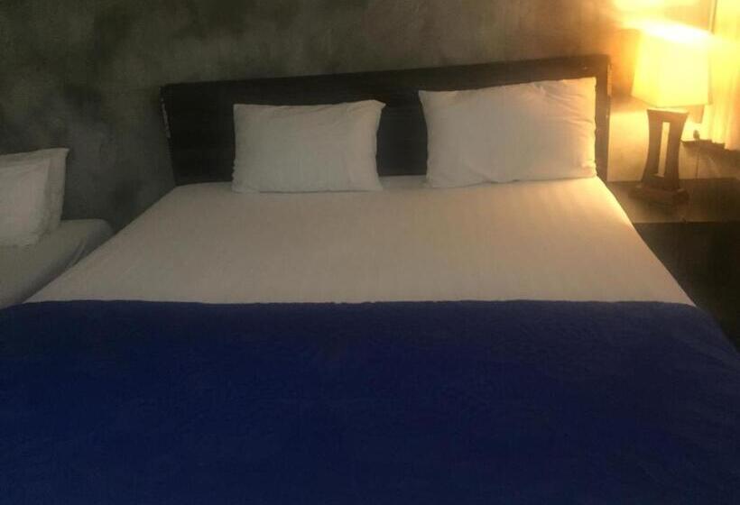 Chambre Triple Economy, Crescent Bay Resort