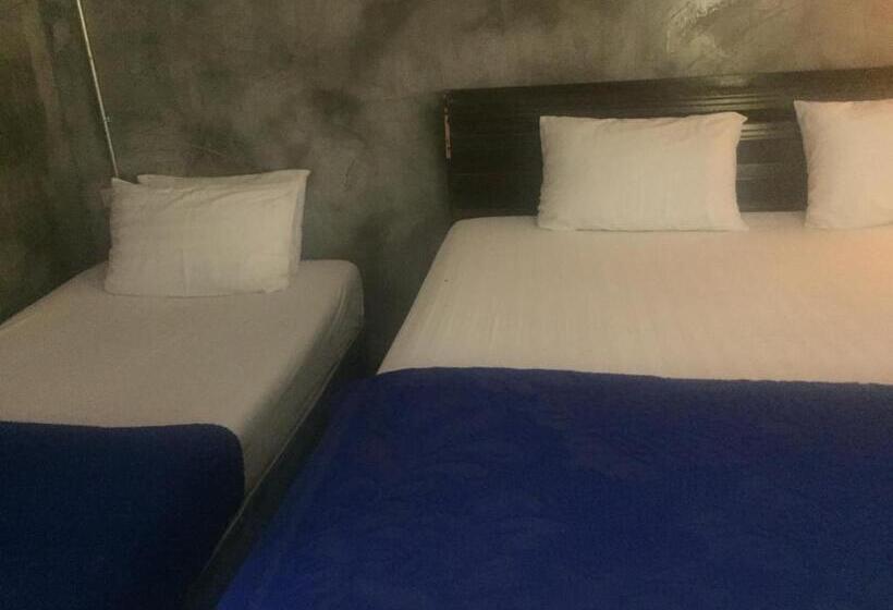 Chambre Triple Economy, Crescent Bay Resort