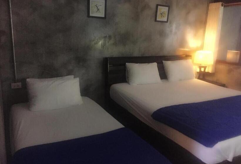 Chambre Triple Economy, Crescent Bay Resort