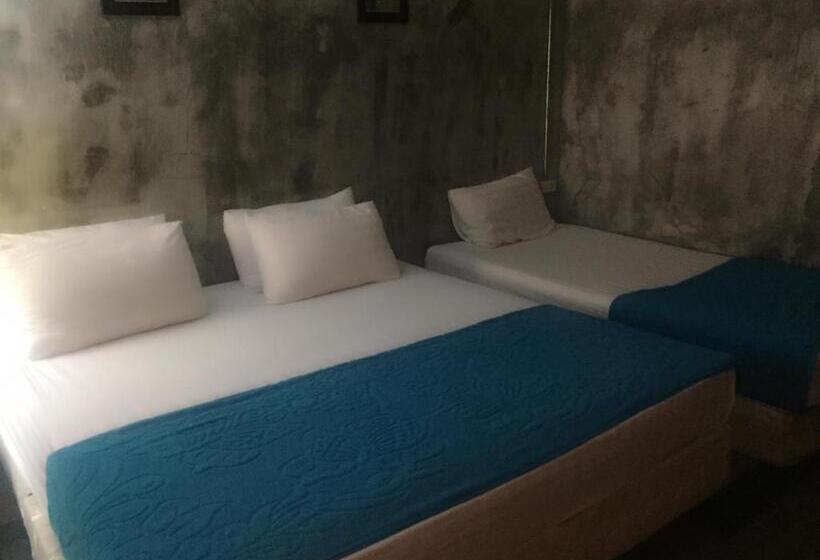 Chambre Triple Economy, Crescent Bay Resort