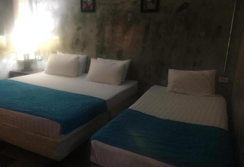 Chambre Triple Economy, Crescent Bay Resort