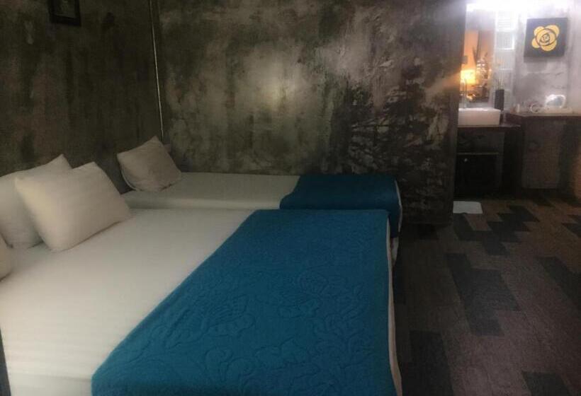 Chambre Triple Economy, Crescent Bay Resort