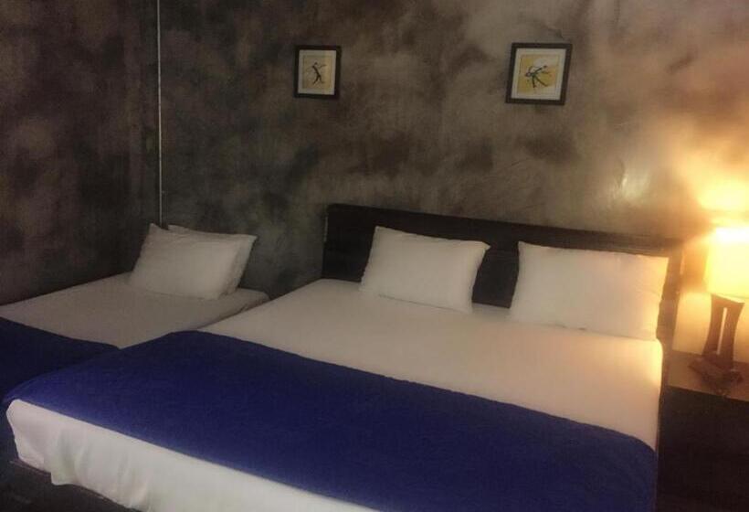 Chambre Triple Economy, Crescent Bay Resort