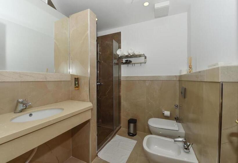 חדר אקונומי, Golden Ring Resort