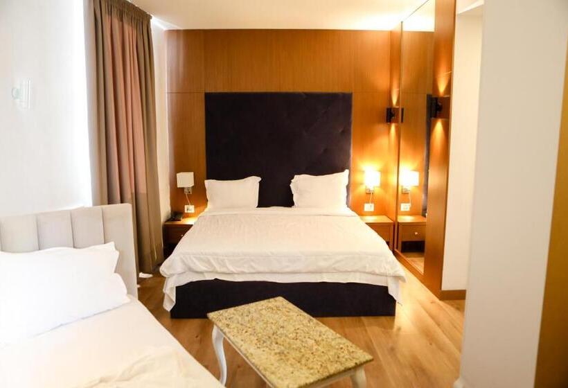 디럭스 트리플 룸, Golden Ring Resort