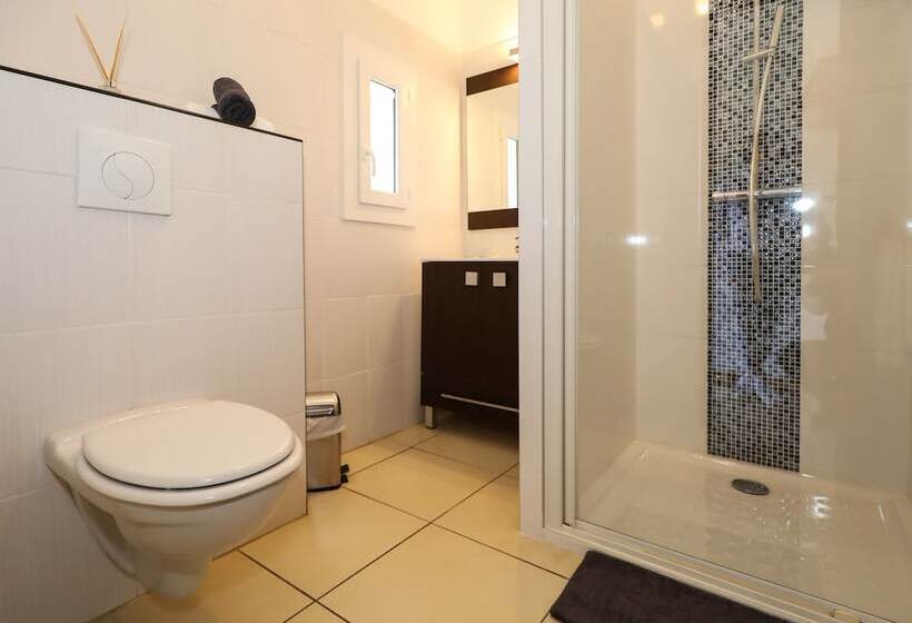 スタンダードルーム, Macchie E Fiori