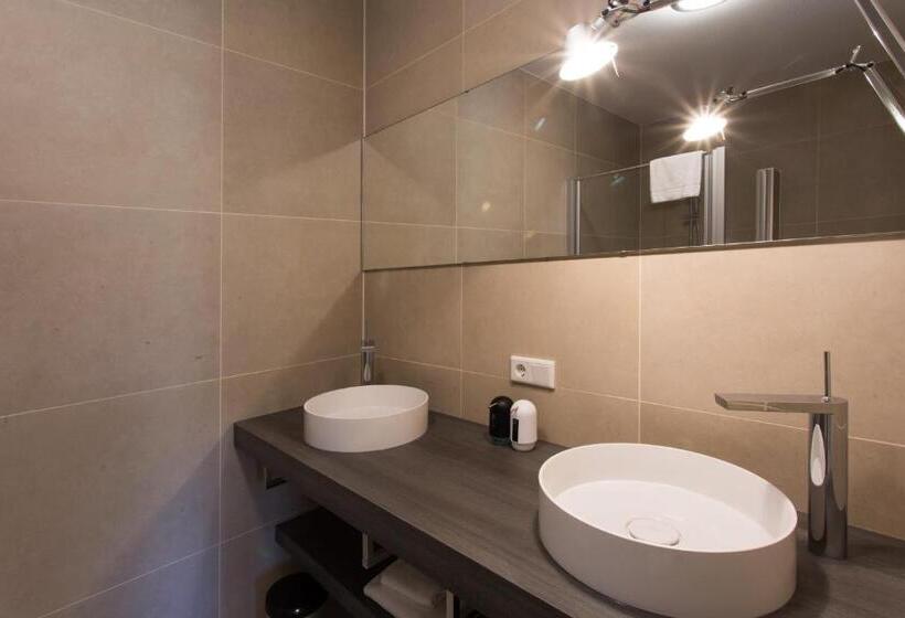 آپارتمان 3 خوابه, Mezger Lodges