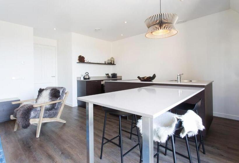 آپارتمان 1 خوابه, Mezger Lodges