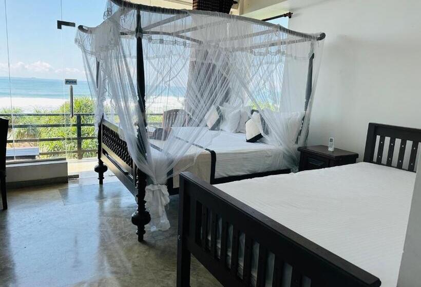 اتاق لوکس با بالکن و چشم‌انداز دریا, Mirissa Gate Resort