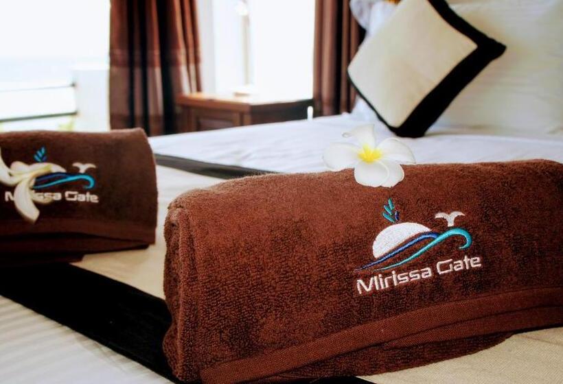اتاق سوپریور با چشم‌انداز جانبی دریا, Mirissa Gate Resort