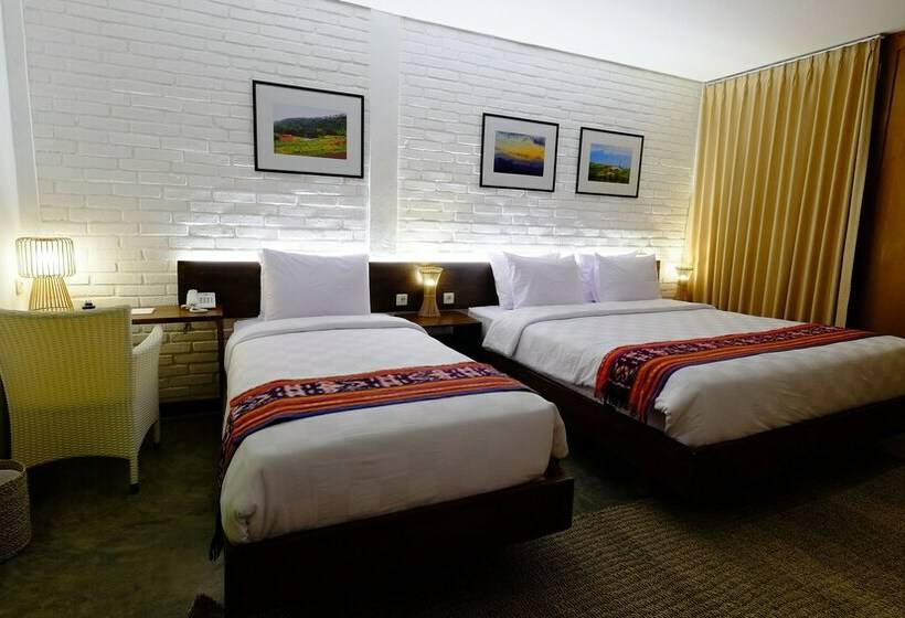 اتاق استاندارد سه تخته با چشم‌انداز استخر, Shankara Borobudur