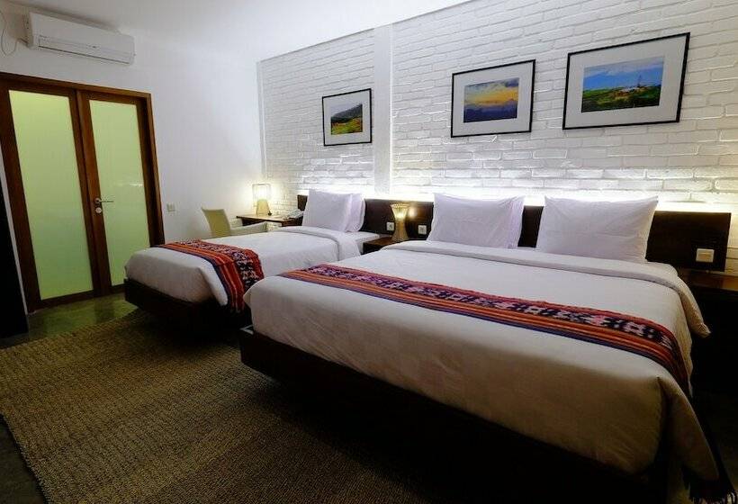 اتاق استاندارد سه تخته با چشم‌انداز استخر, Shankara Borobudur