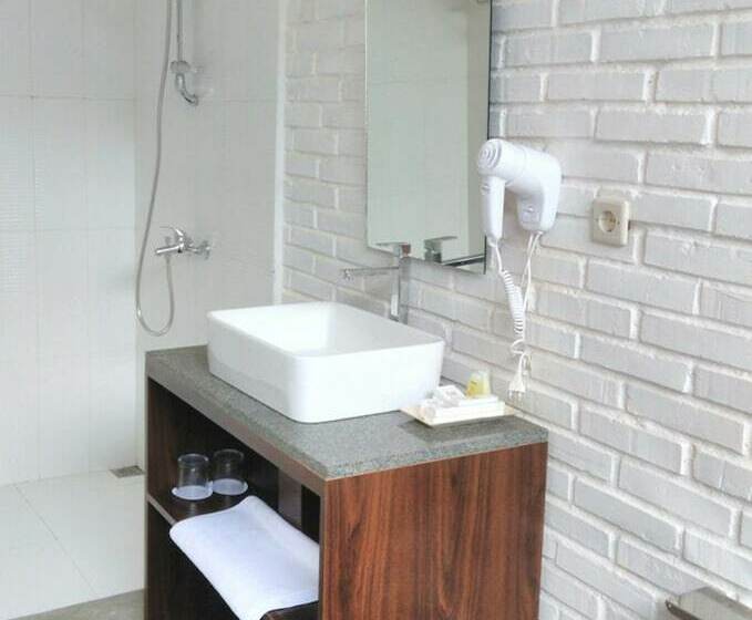 اتاق استاندارد سه تخته با چشم‌انداز استخر, Shankara Borobudur