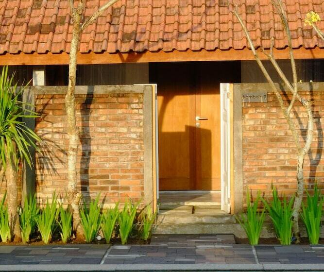 اتاق استاندارد با چشم‌انداز استخر, Shankara Borobudur